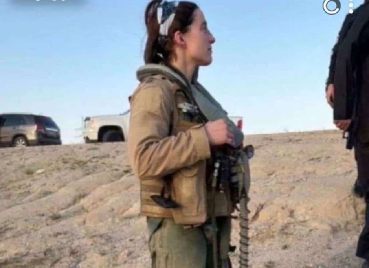 תמונות מרגשות: טייסת אמריקאית חולצה בידי אזרחים מקומיים לאחר שמטוסה הופל בידי כוויית