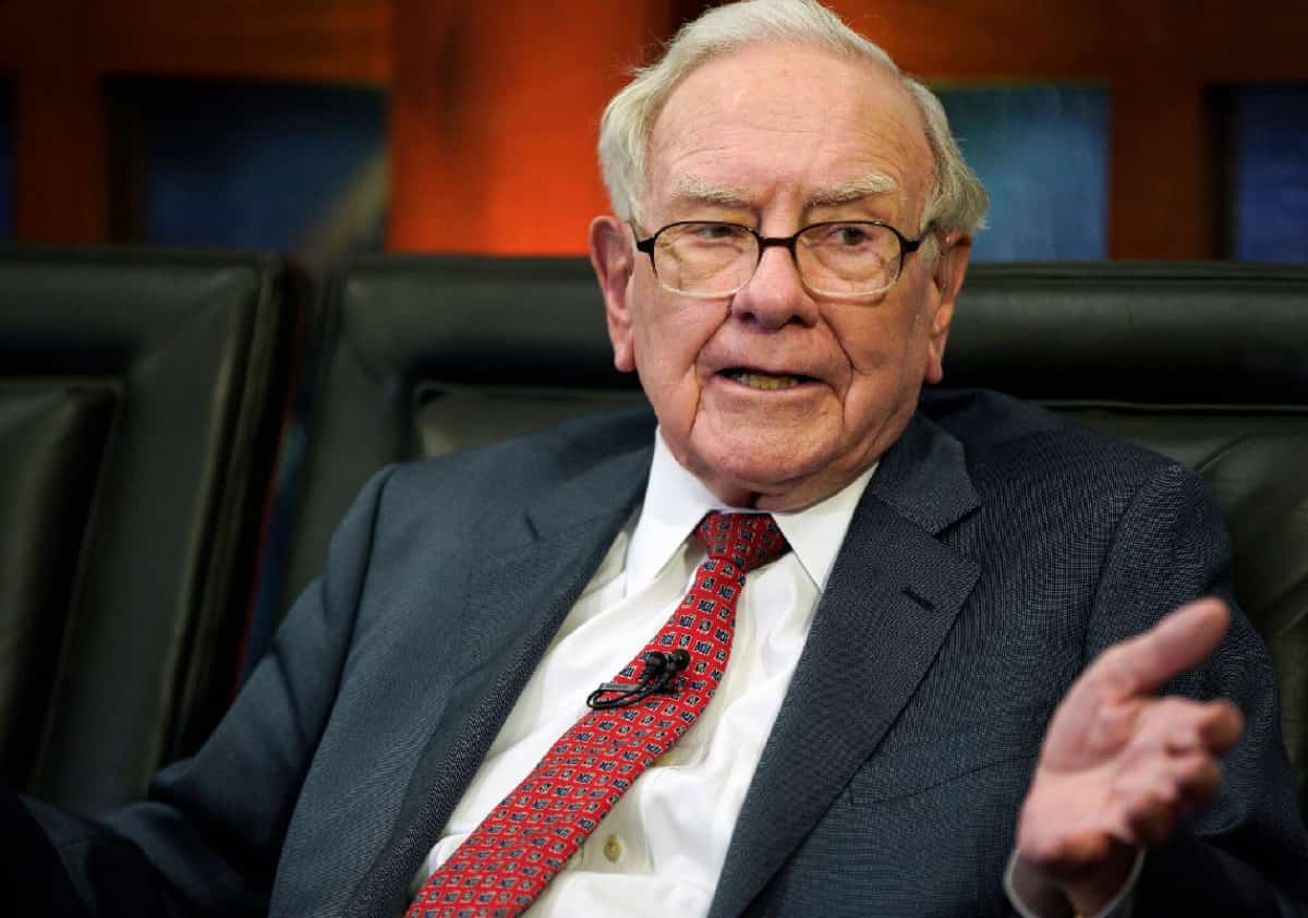 וורן באפט מוכר מניות בשווי 6 מיליארד דולר: סימן אזהרה ברור לוול סטריט